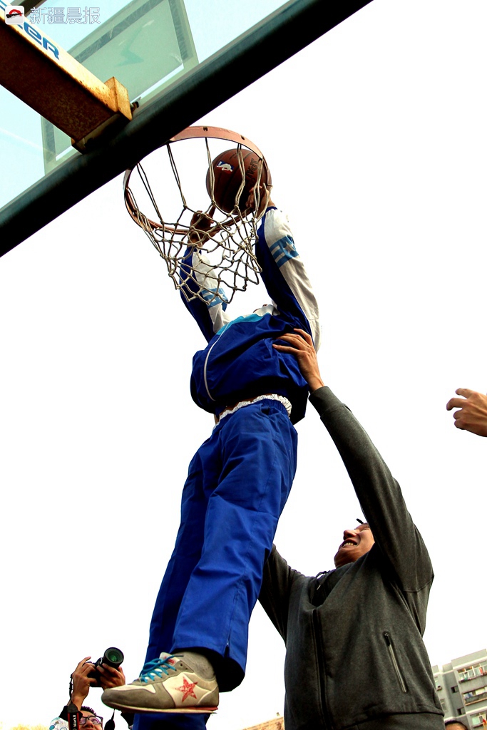 包含非洲篮球联赛燃爆场，球场激烈较量的词条